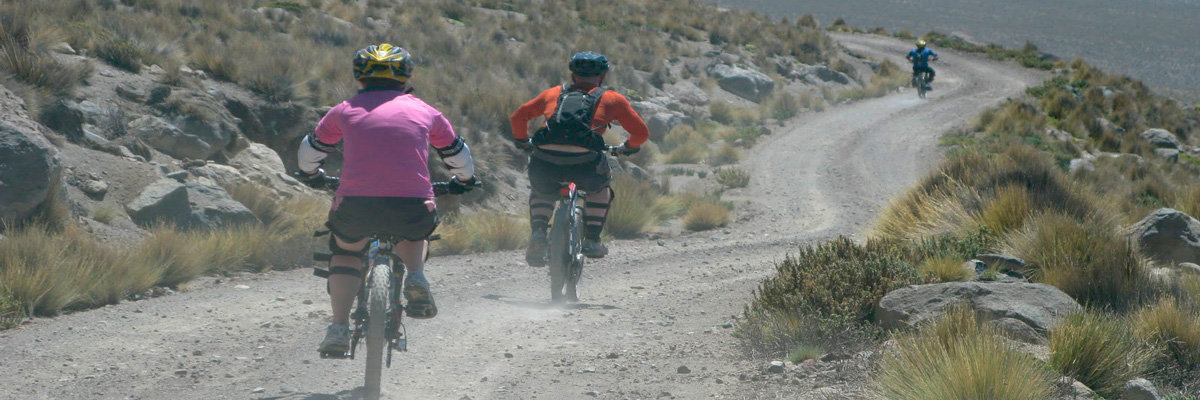 Descendo de Bicicleta o Vulcão El Misti em Arequipa