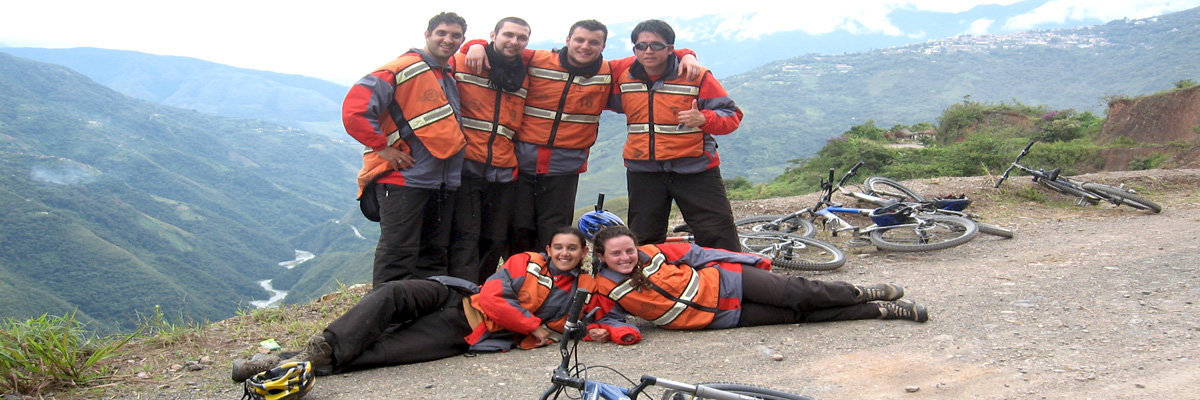 Ciclismo pela a Estrada da Morte (Coroico) em La Paz