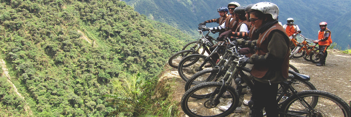 Ciclismo pela a Estrada da Morte (Coroico) em La Paz