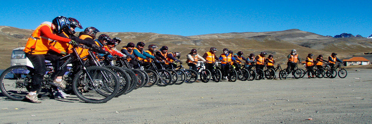 Ciclismo pela a Estrada da Morte (Coroico) em La Paz