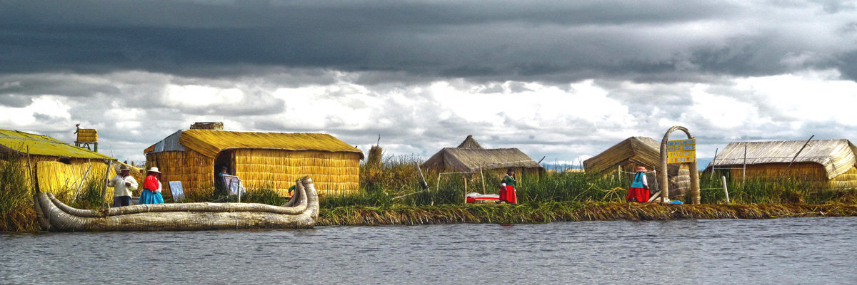 Tour to the floating islands of the Uros in Puno