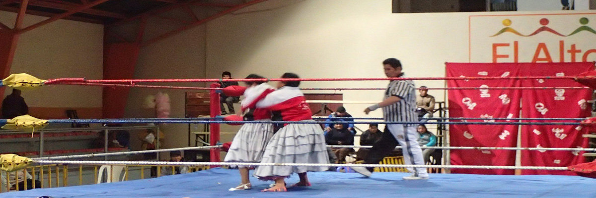 Cholitas Wrestling in Bolivia  in La Paz