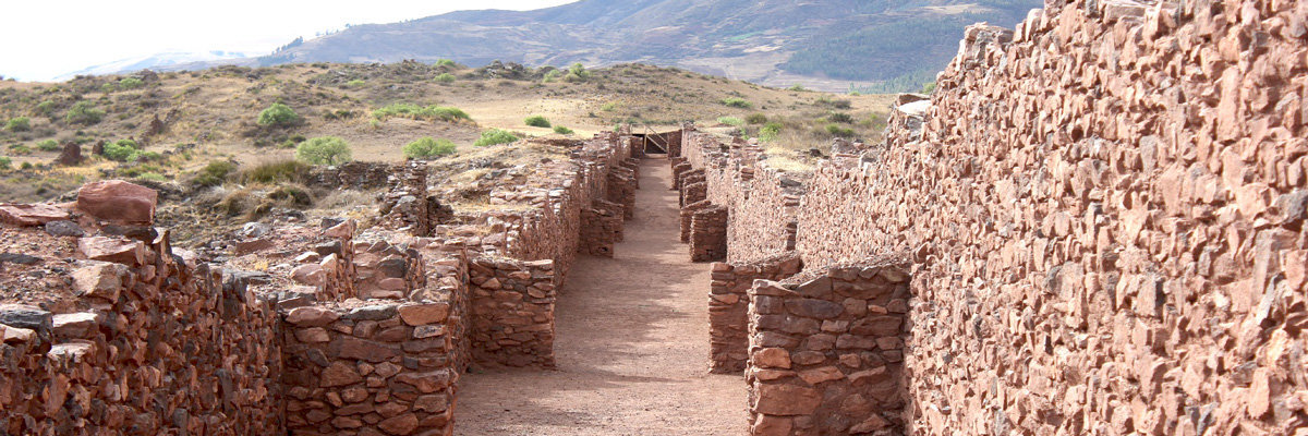 Tour ao Vale Sul (Tipon, Pikillaqta e Andahuaylillas) em Cusco